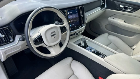 Volvo V60 2.0 B4 (G) Plus Dark Auto