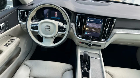 Volvo V60 2.0 B4 (G) Plus Dark Auto