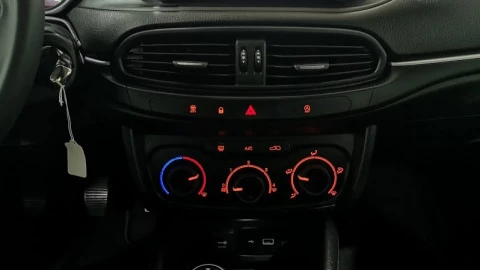 Fiat Tipo Sedan 1.3 Multijet 70kW (95CV) Mirror
