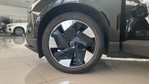 Volvo EX30 Single Motor Extended Range Plus Auto 200 kW (272 CV)