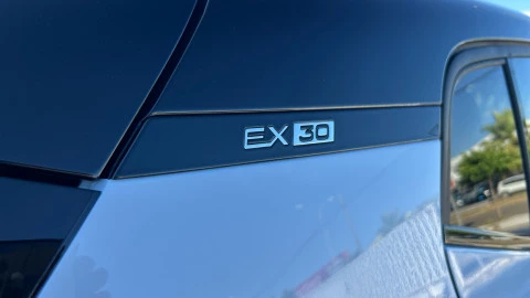 Volvo EX30 Single Motor Extended Range Plus Auto