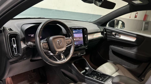 Volvo XC40 2.0 B3 G Plus Dark Auto