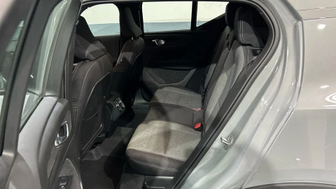 Volvo XC40 2.0 B3 G Plus Dark Auto
