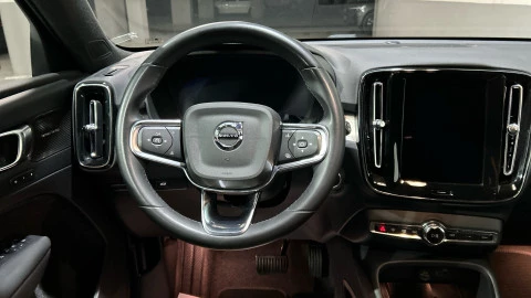 Volvo XC40 2.0 B3 G Plus Dark Auto