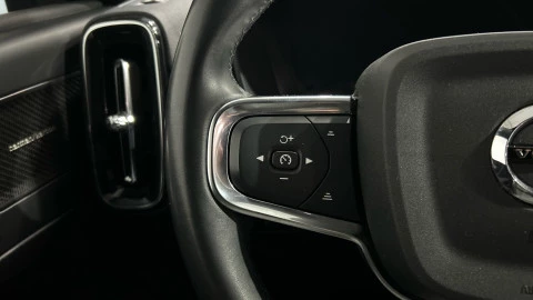 Volvo XC40 2.0 B3 G Plus Dark Auto