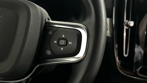 Volvo XC40 2.0 B3 G Plus Dark Auto