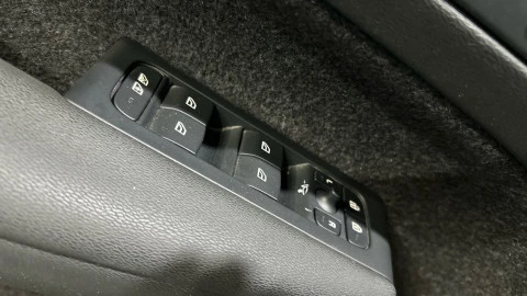 Volvo XC40 2.0 B3 G Plus Dark Auto