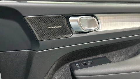 Volvo XC40 2.0 B3 G Plus Dark Auto