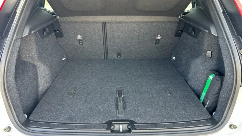 Volvo XC40 2.0 B3 G Essential Auto