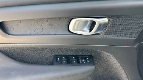 Volvo XC40 2.0 B3 G Essential Auto