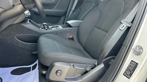 Volvo XC40 2.0 B3 G Essential Auto