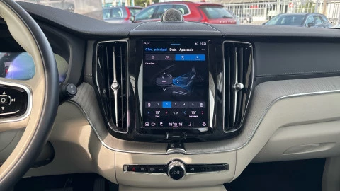 Volvo XC60 2.0 B5 G MHEV Ultra Dark Auto AWD