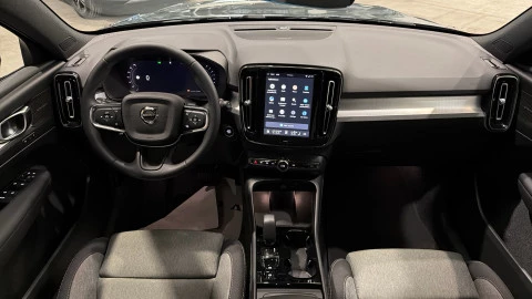 Volvo XC40 B3 G Plus Dark Auto 120 kW (163 CV)