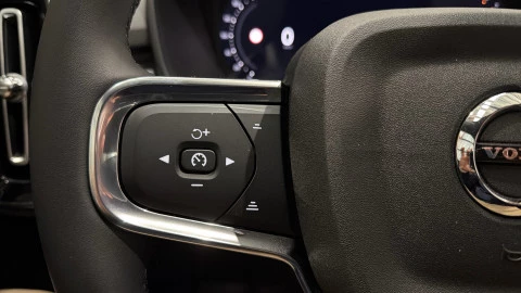 Volvo XC40 B3 G Plus Dark Auto 120 kW (163 CV)