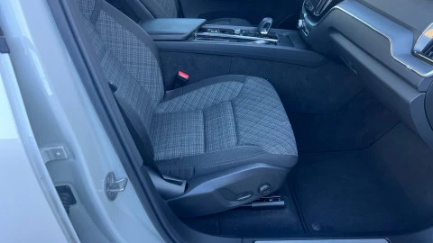 Volvo XC60 2.0 B5 G MHEV Core Auto AWD