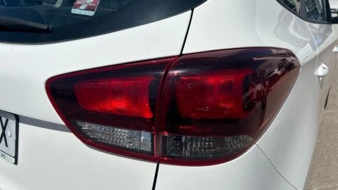 Kia Carens 1.6 GDi 99kW (135CV) Concept