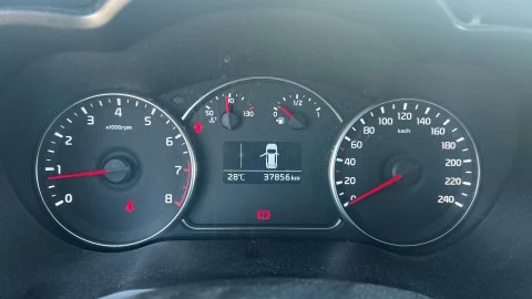 Kia Carens 1.6 GDi 99kW (135CV) Concept