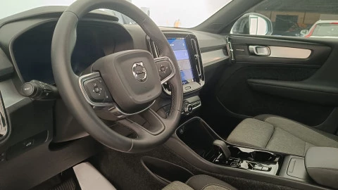 Volvo XC40 2.0 B3 G Plus Dark Auto