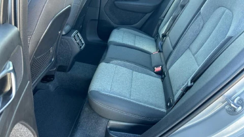 Volvo XC40 2.0 B3 G Plus Dark Auto