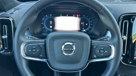 Volvo XC40 2.0 B3 G Plus Dark Auto