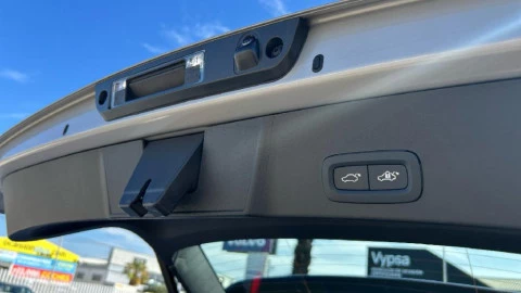 Volvo XC40 2.0 B3 G Plus Dark Auto