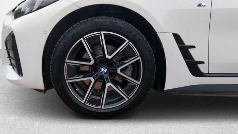 BMW i4 eDrive35
