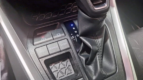 Toyota Rav4 2.5l 220H Advance