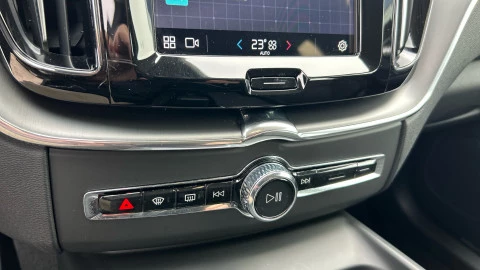 Volvo XC60 2.0 B5 G AWD Core Auto