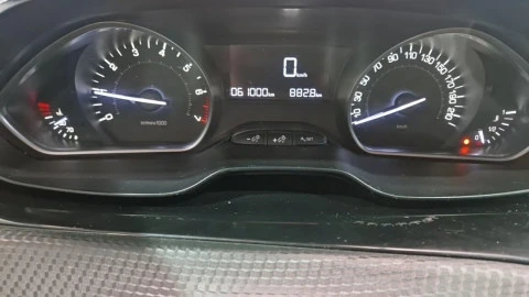 Peugeot 2008 Signature 1.2 PureTech 60KW (82CV)