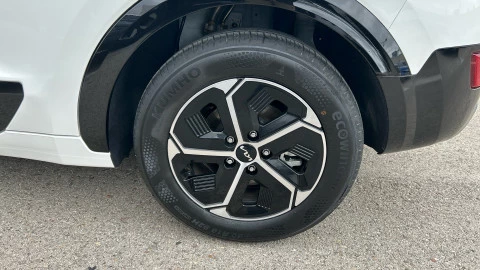 Kia Niro 1.6 GDi HEV 95kW (129CV) Drive