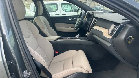 Volvo XC60 B5 G MHEV Ultra Dark AWD Auto 184 kW (250 CV)