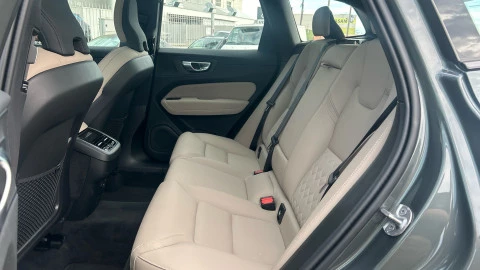 Volvo XC60 B5 G MHEV Ultra Dark AWD Auto 184 kW (250 CV)