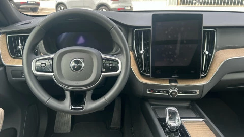 Volvo XC60 B5 G MHEV Ultra Dark AWD Auto 184 kW (250 CV)