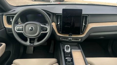 Volvo XC60 B5 G MHEV Ultra Dark AWD Auto 184 kW (250 CV)