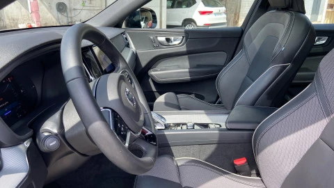 Volvo XC60 2.0 T6 AWD Recharge Plus Dark Auto