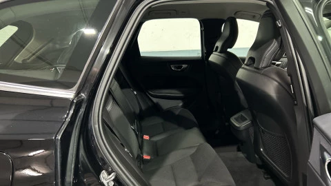 Volvo XC60 2.0 B4 D AWD Momentum Pro Auto