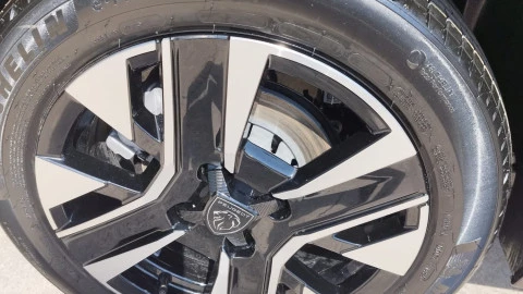 Peugeot 208 Allure Gasolina 100 S&S 6 Vel. MAN