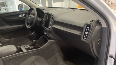 Volvo XC40 B3 G Essential Auto 120 kW (163 CV)