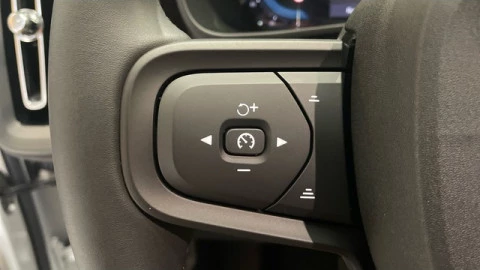 Volvo XC40 B3 G Essential Auto 120 kW (163 CV)