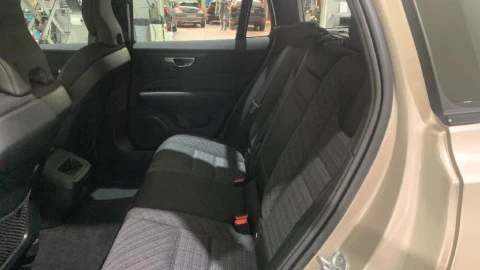 Volvo V60 Cross Country 2.0 B4 (D) AWD Cross Country Core Auto