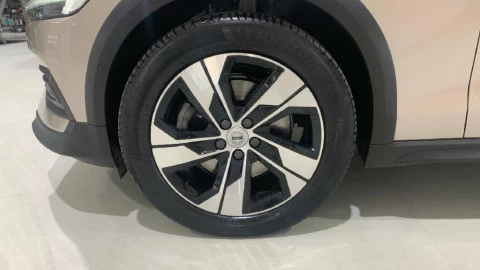 Volvo V60 Cross Country 2.0 B4 (D) AWD Cross Country Core Auto