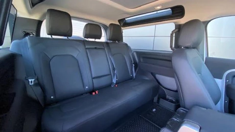 Land Rover Defender 3.0 D200 SE 90 Auto 4WD MHEV