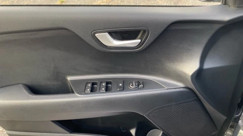 Kia Stonic 1.0 T-GDi 74kW MHEV iMT Concept Plus