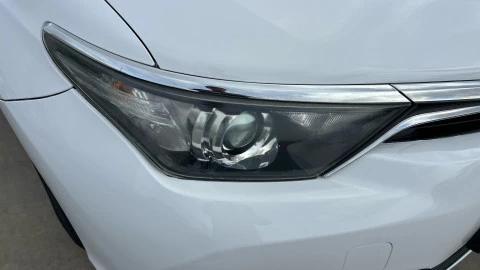 Toyota Auris 1.8 140H Hybrid Business