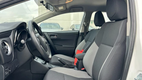 Toyota Auris 1.8 140H Hybrid Business