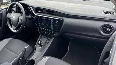 Toyota Auris 1.8 140H Hybrid Business