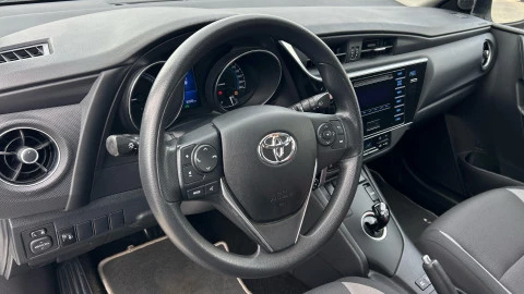 Toyota Auris 1.8 140H Hybrid Business