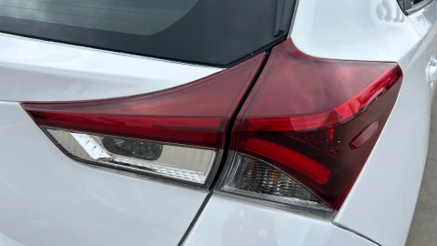 Toyota Auris 1.8 140H Hybrid Business