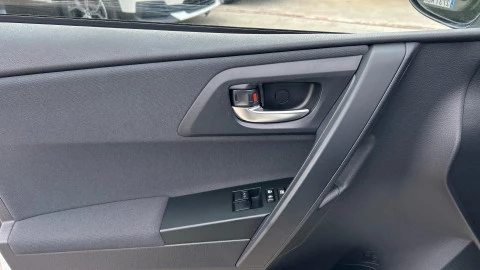 Toyota Auris 1.8 140H Hybrid Business