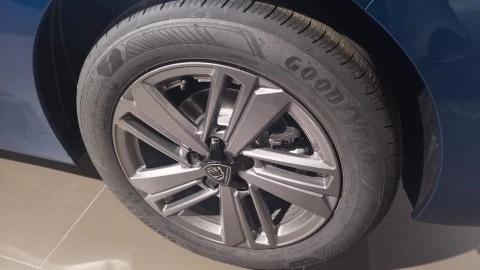 Peugeot 308 5P Style Hybrid 136 e-DCS6